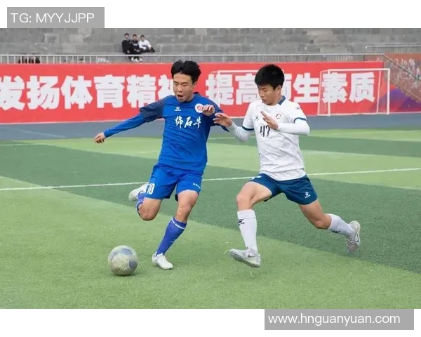 文化素养与足球技艺兼备的明星球员探讨与分析