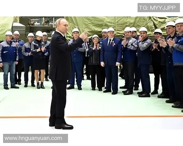 普京与足球明星亲密合影展现体育精神与友谊的交融时刻 普京与足球明星亲密合影展现体育精神与友谊的交融时刻